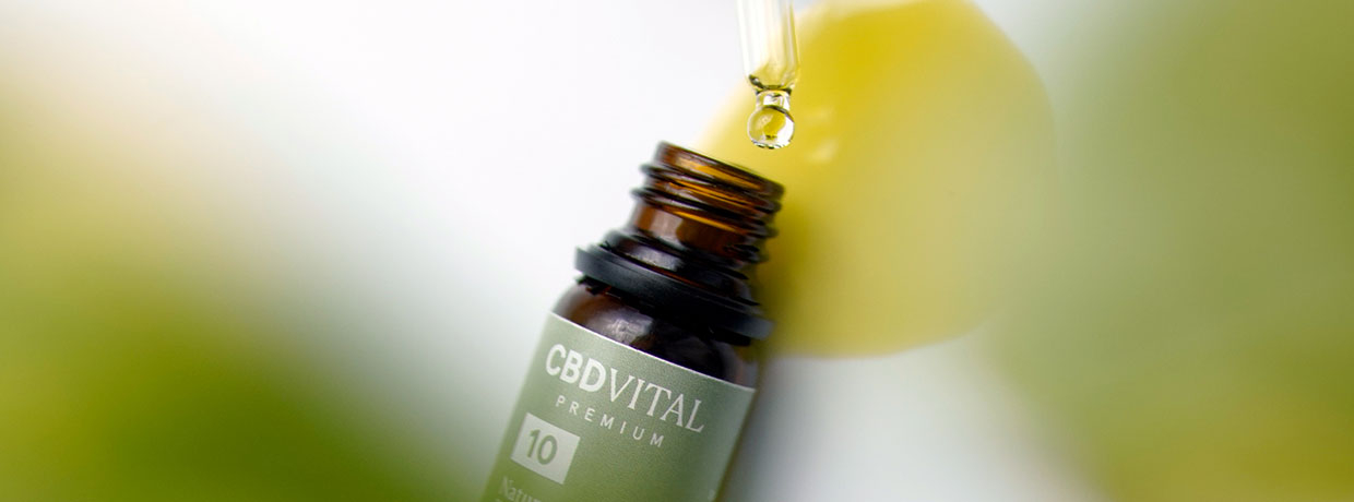 Il colore dell'olio di CBD: perché alcuni sono più scuri e altri più chiari 